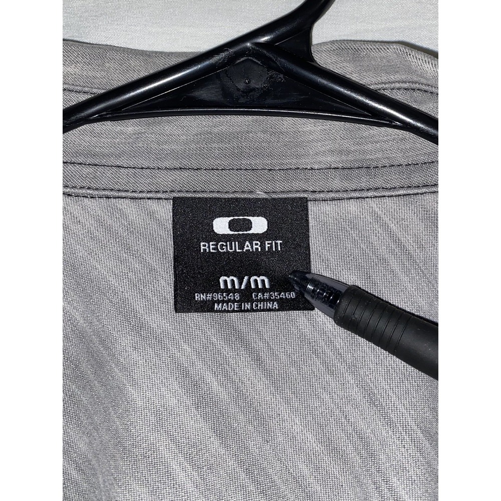 Oakley Button Up Shirt Mens Medium Gray Long Sleeve Pockets Spread Collar - Picture 5 of 8